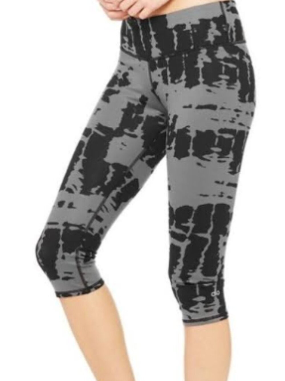 Alo black and gray patterned capri leggings